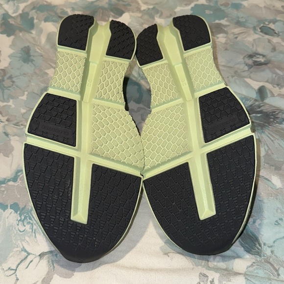 On Cloudgo Women’s Running Shoes Size 11 Like New - Picture 10 of 16